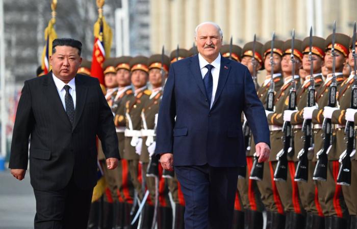 كيم
      يلتقي
      لوكاشينكو...
      استقبال
      حار
      لحليف
      بوتين
      في
      بيونغ
      يانغ