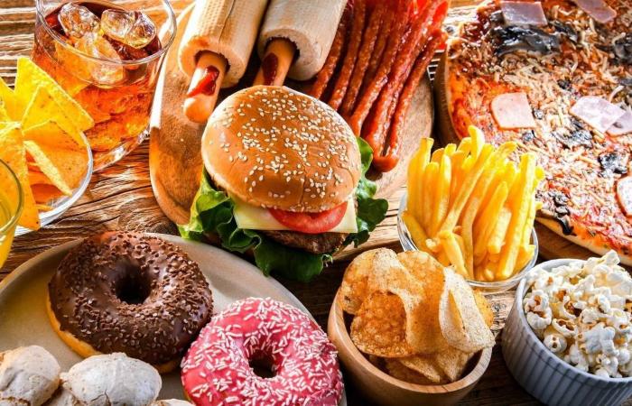 الأغذية
      المصنعة
      سبب
      انتشار
      «نوبات
      الشراهة»
      عالمياً