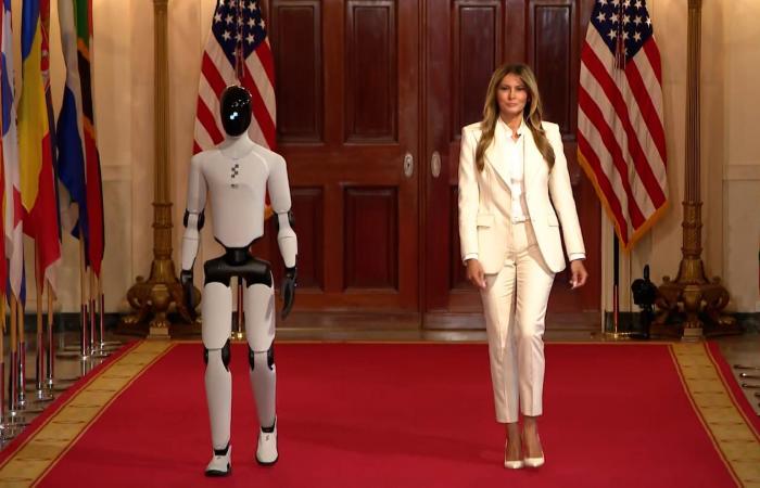 ميلانيا ترامب تُحضر ضيفًا مميزًا إلى فعالية للذكاء الاصطناعي.. من يكون؟