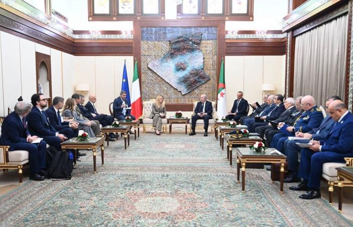 الغاز
      الجزائري
      يعيد
      رسم
      خريطة
      الثقة
      مع
      إسبانيا
      وإيطاليا