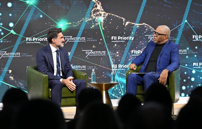 «وول
      ستريت»
      تتراجع
      وسط
      تقييم
      المستثمرين
      لفرص
      التهدئة