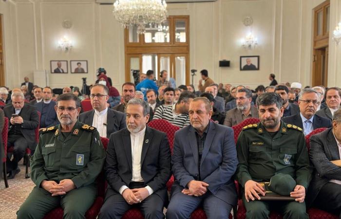 علي
      رضا
      تنغسيري…
      مهندس
      حرب
      المرشد
      على
      الممرات