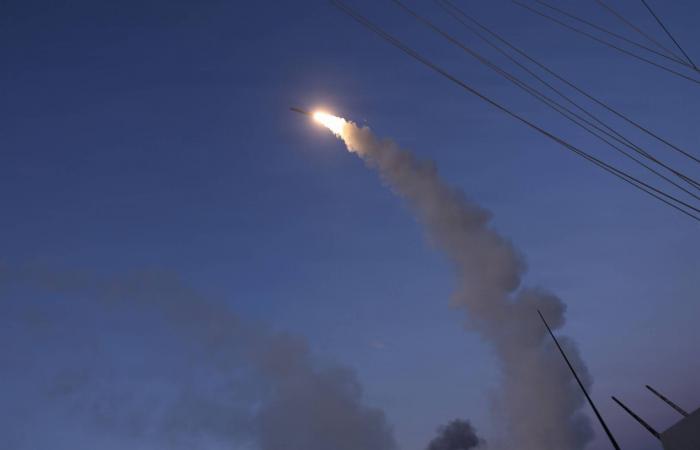 تقرير:
      أميركا
      استخدمت
      المئات
      من
      صواريخ
      «توماهوك»
      في
      إيران