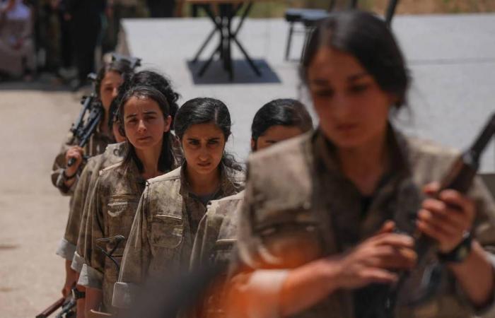 تركيا:
      «وفد
      إيمرالي»
      يزور
      أوجلان
      في
      ظل
      غموض
      حول
      مسار
      «السلام»