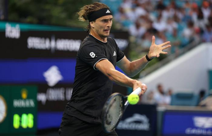 «دورة
      ميامي»:
      سابالينكا
      تضرب
      موعداً
      مع
      غوف
      في
      النهائي