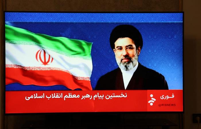 مسؤول إيراني يكشف سبب عدم ظهور مجتبى خامنئي المرشد الأعلى الجديد