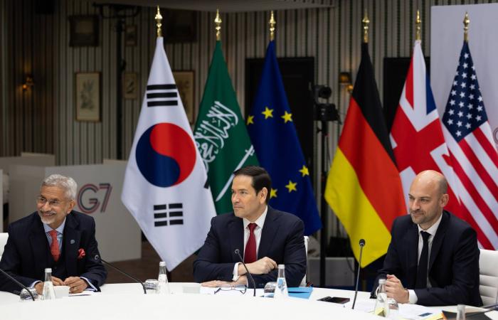 ميرتس:
      الجيش
      الألماني
      يمكن
      أن
      يشارك
      في
      إزالة
      الألغام
      من
      مضيق
      هرمز