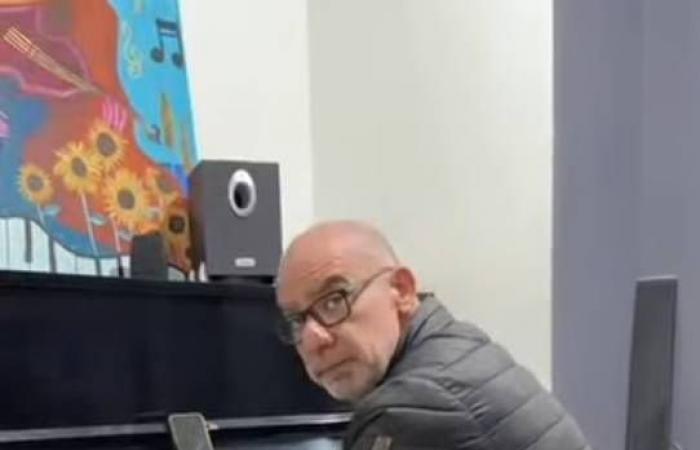 الملحّن
      رواد
      رعد
      لـ«الشرق
      الأوسط»:
      ما
      نشهده
      على
      الساحة
      لا
      يمثّل
      الفن
      الحقيقي