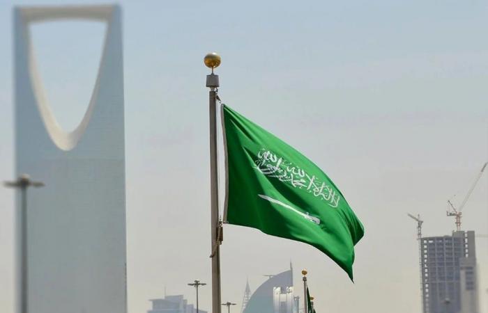 السعودية تعلن اعتراض صاروخين باليستيين باتجاه الرياض وسقوط 4 صواريخ بمياه الخليج العربي ومناطق غير مأهولة