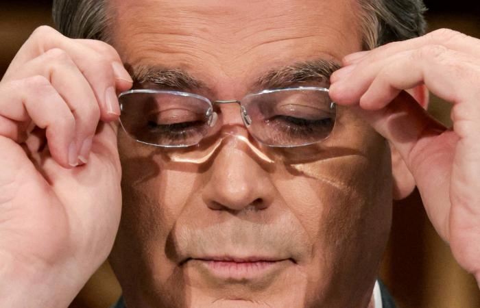 توقيع
      ترمب
      على
      الدولار
      في
      الذكرى
      الـ250
      لتأسيس
      أميركا