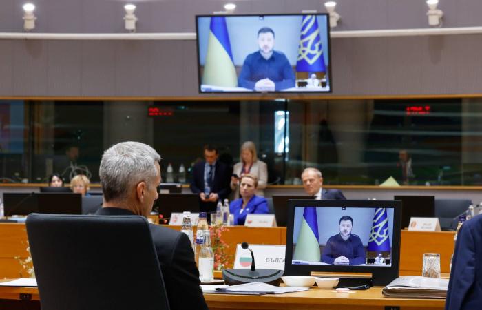 وزيرة
      الخارجية
      البريطانية:
      نشعر
      بقلق
      بالغ
      من
      العلاقات
      بين
      روسيا
      وإيران