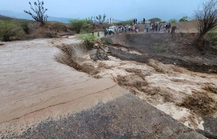 سيول
      جارفة
      تضرب
      تعز
      وتُخلف
      ضحايا
      ودماراً
      واسعاً