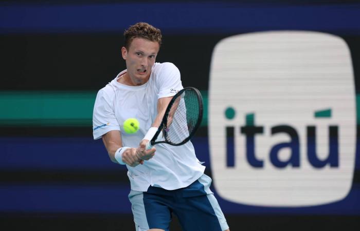 «دورة
      ميامي»:
      سينر
      يتأهل
      لملاقاة
      ليهيتشكا
      من
      أجل
      «ثنائية
      الشمس
      المشرقة»