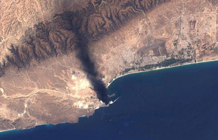 وزاري
      «رباعي»
      في
      باكستان
      لـ«خفض
      التوتر»...
      والخليج
      يعترض
      عشرات
      الهجمات
      الإيرانية