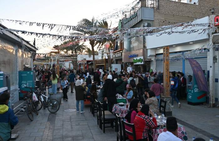 قرارات
      «الإغلاق
      المبكّر»
      بمصر
      تُدخل
      عُمال
      المساء
      في
      «دائرة
      الخطر»