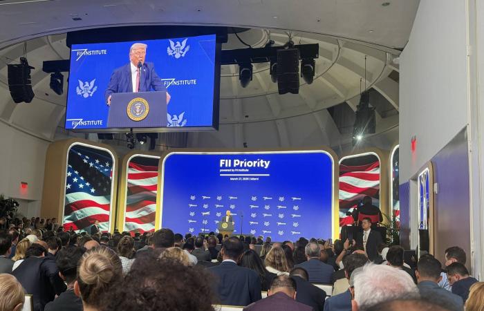 ترمب:
      إيران
      تسعى
      للتفاوض
      وأميركا
      أعادت
      رسم
      موازين
      القوة