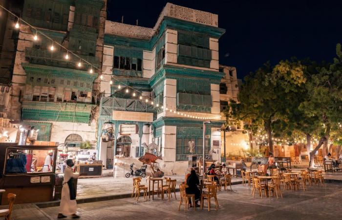 القطاع
      الخاص
      يقود
      قاطرة
      الاستثمار
      السياحي
      في
      السعودية
      بـ58
      مليار
      دولار