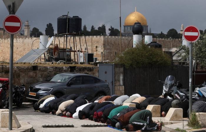 كنائس
      سوريا
      تحيي
      «الشعانين»
      وسط
      إجراءات
      أمنية
      مكثفة