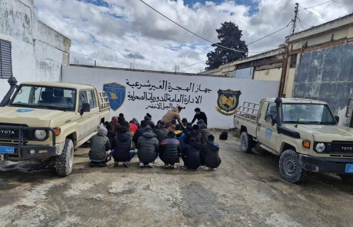 احتواء
      توتر
      أمني
      بغريان
      الليبية
      عقب
      مناوشات
      مسلّحة