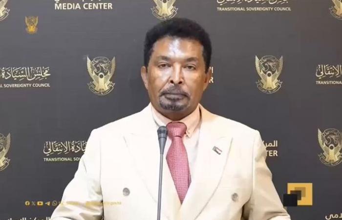 وزير سوداني يبحث عن عمل إضافي بسبب ضعف راتبه
