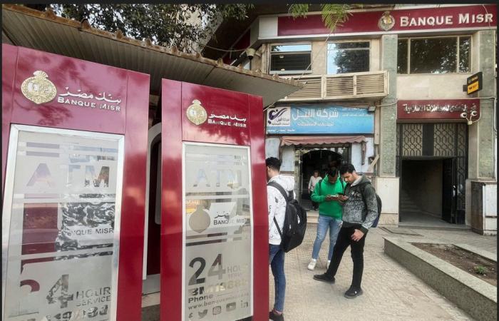 مصر:
      الدولار
      إلى
      قمة
      تاريخية
      ومخاوف
      الغلاء
      تتفاقم