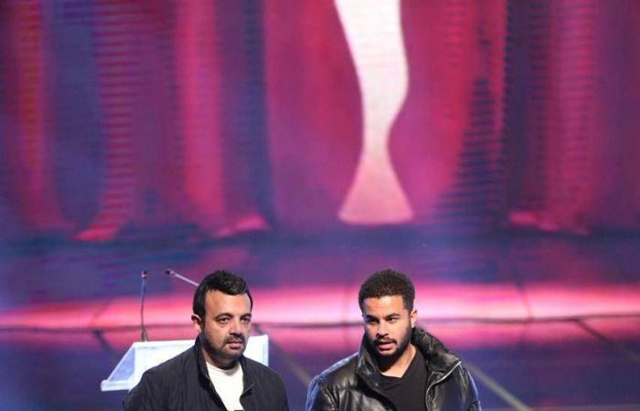 عمرو
      محمود
      ياسين:
      عصر
      المنافسة
      الفنية
      الشريفة
      انتهى