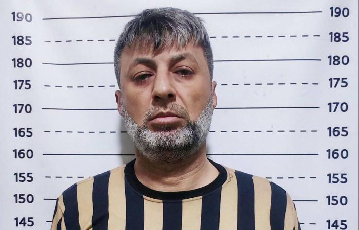 القبض
      على
      متهم
      بإدارة
      شبكات
      واسعة
      لتهريب
      المخدرات
      داخل
      سوريا
      وخارجها