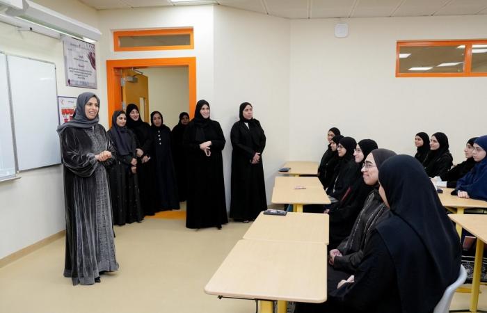 وزيرة التربية والتعليم تتفقد عدداً من المدارس مع انتظام الدراسة الحضورية
