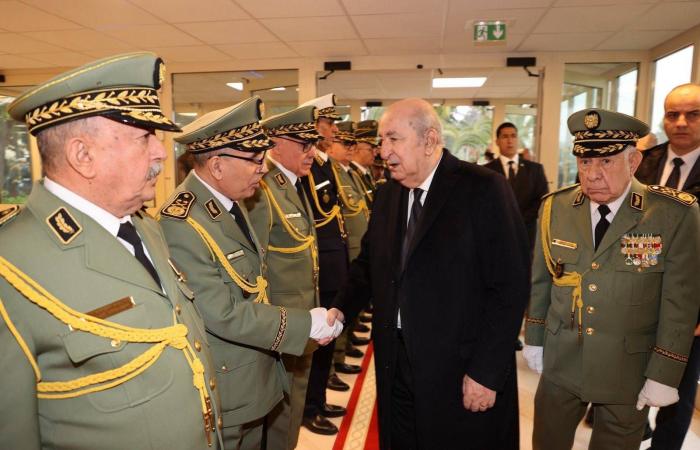 الجزائر
      تودع
      اليامين
      زروال...
      جنرال
      المرحلة
      الانتقالية
      و«رجل
      المواجهة
      مع
      الإنقاذ»