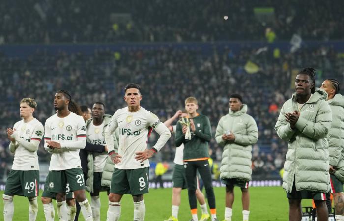 «كاف»
      يجري
      تعديلات
      على
      لوائحه
      بعد
      فوضى
      نهائي
      كأس
      الأمم
      الأفريقية