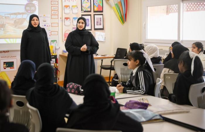 وزيرة التربية والتعليم تتفقد عدداً من المدارس مع انتظام الدراسة الحضورية