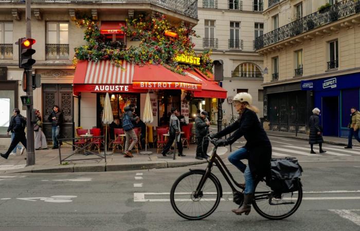 باريس أصبحت جنة للدراجات لكن ليس الجميع سعداء بذلك.. من المرأة وراء هذا التحول؟