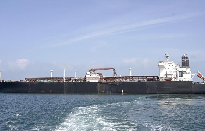 سفن من باكستان والصين والهند تعبر مضيق هرمز بوساطة من إسلام آباد