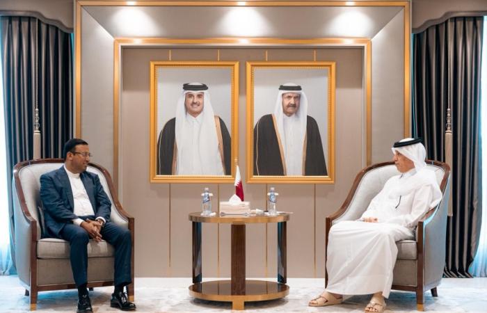 سمو الأمير يتلقى رسالة خطية من رئيس وزراء بنغلاديش