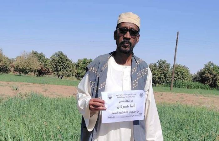 أساتذة
      الجامعات
      السودانية
      يُنفذون
      إضراباً
      عن
      العمل
      لتدني
      الرواتب