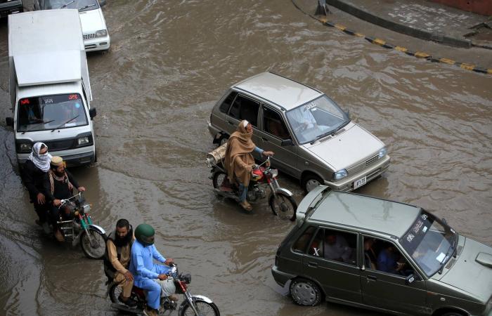 45
      قتيلاً
      على
      الأقل
      جراء
      أمطار
      وعواصف
      في
      أفغانستان
      وباكستان