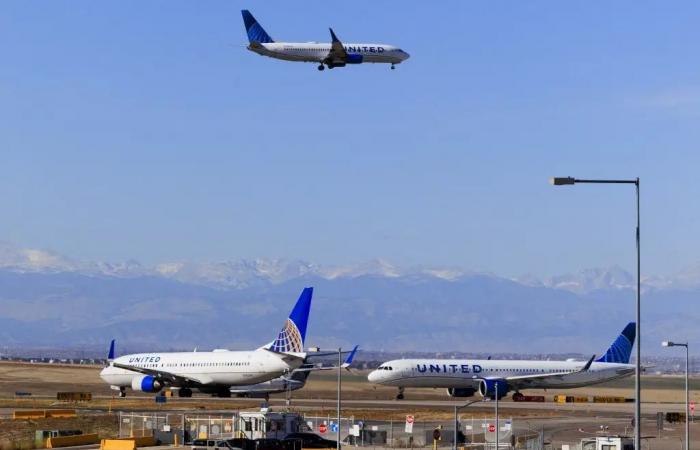 شركات الطيران العالمية تبدأ برفع أسعار التذاكر بعد زيادة النفط