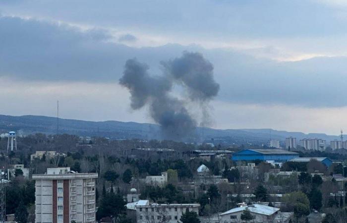 الجيش
      الإسرائيلي
      يشن
      ضربات
      على
      طهران
      ويتصدى
      لهجوم
      صاروخي
      من
      إيران