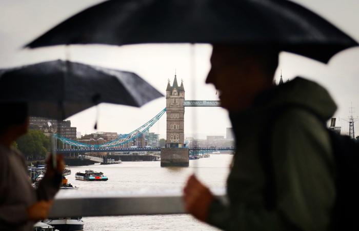 طقس "بريطانيا" الكئيب.. كيف تحول إلى عامل سياحي جذاب؟