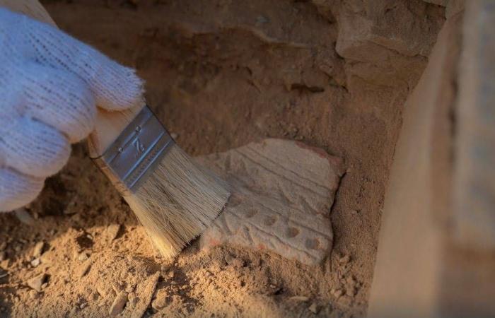 التنقيب
      في
      موقع
      العصداء
      بالباحة
      يكشف
      معالم
      معمارية
      ونشاط
      حضاري
      منذ
      الفترة
      الإسلامية
      المبكرة