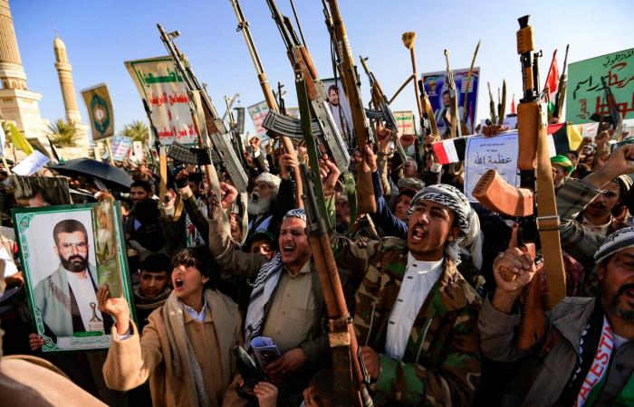 مخاوف
      يمنية
      بعد
      انخراط
      الحوثيين
      في
      الحرب
      دعماً
      لإيران