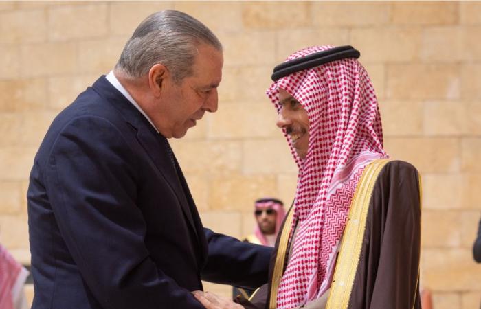 وزير
      الخارجية
      السعودي
      يبحث
      مع
      نائب
      رئيس
      فلسطين
      مستجدات
      الأوضاع
      في
      غزة
      والضفة