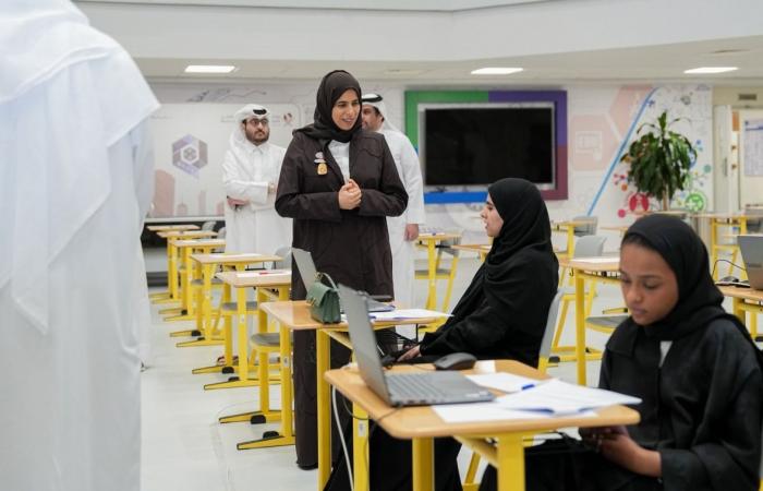 وزيرة التربية والتعليم تتفقد اختبار القبول لمدرسة قطر للعلوم والتكنولوجيا للبنات