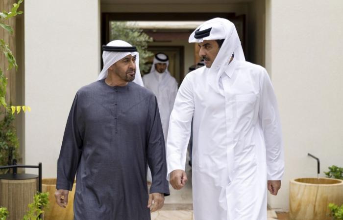 سمو الأمير والرئيس الإماراتي يبحثان تطورات الأوضاع الراهنة إقليميا ودوليا