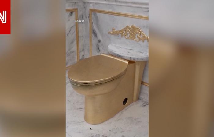 متابعة: وُضع مرحاض ذهبي في واشنطن احتجاجًا على تجديدات البيت الأبيض