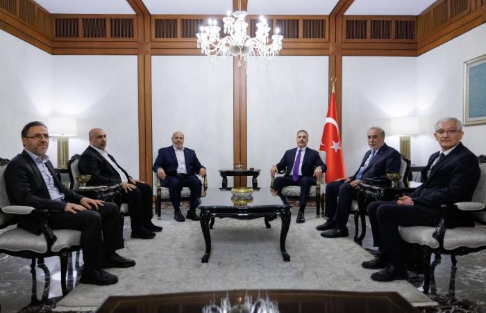 لقاء
      بعد
      عامين...
      أمٌّ
      غزّية
      تستعيد
      ابنتها
      بين
      وجع
      الفقدان
      وأمل
      النجاة