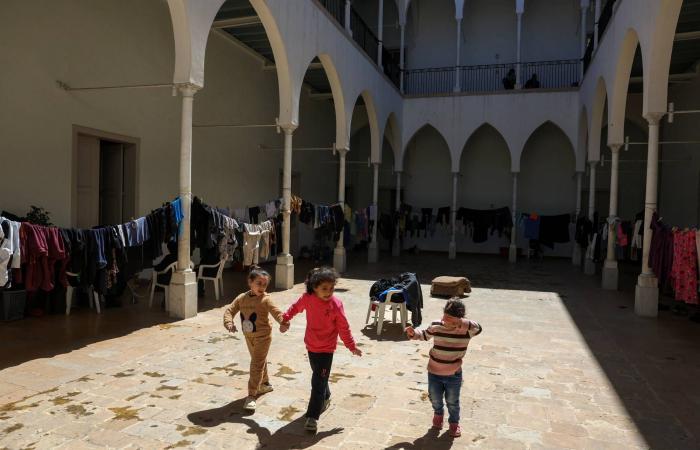 من
      الصواريخ
      إلى
      المسيّرات...
      «حزب
      الله»
      يصنّع
      أسلحته
      محلياً