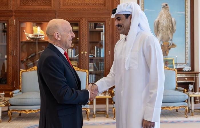 سمو الأمير يستقبل وزير الدفاع البريطاني