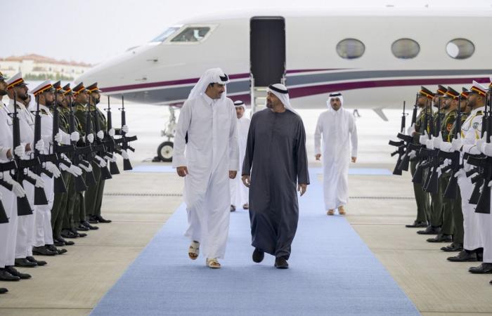 سمو الأمير يؤكد أنه بحث مع الرئيس الإماراتي المستجدات بالمنطقة وتداعياتها