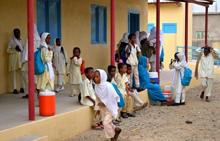 حكومة
      «الدعم
      السريع»
      تعلن
      «امتحانات
      الثانوية»
      في
      مناطقها